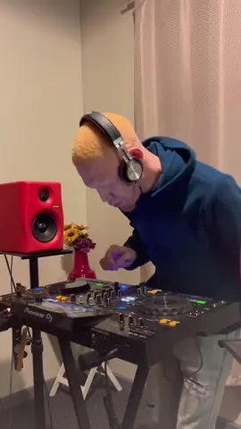 Full sets available on YouTube @DjBurgerSA #strictlyDeepSessions✌🏿 #deephousemusic #fyp 