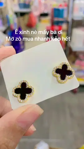 Hoa tai cỏ bốn lá#xuhuong #xuhuongtiktok #viral #trending#thinhhanh #hoataixinh 