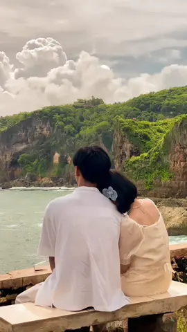 liat tebing menjulang di pantai kesirat emg senyaman itu🧗🏻‍♀️#fypp #foryou #beach #vlogs #bucin_story #hiddengems 