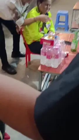 ស្រីតែសំលេងប្រុស