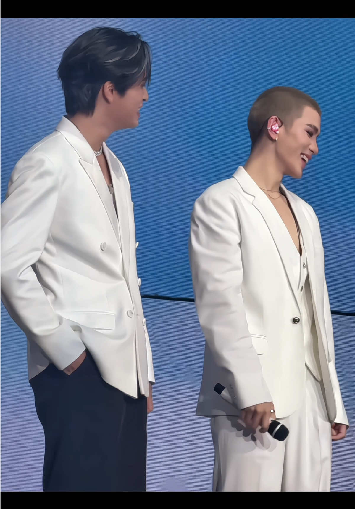 pretty boyfriends in white 🥹🤍 #lolfanfest2025 #geminifourth #เจมีไนน์โฟร์ท #gemini #gemini_nt #เจมีไนน์นรวิชญ์ #fourthnattawat #โฟร์ทณัฐวรรธน์ #fyp #foryou #ฟีดดดシ  Cr: (1) ohni09 🙏🏻 (2) pitchoar 🙏🏻 (3) APIMPOLAZ 🙏🏻 (4) pj_alice19 🙏🏻 (5) Neko5Black 🙏🏻 (6) Otithongklan 🙏🏻