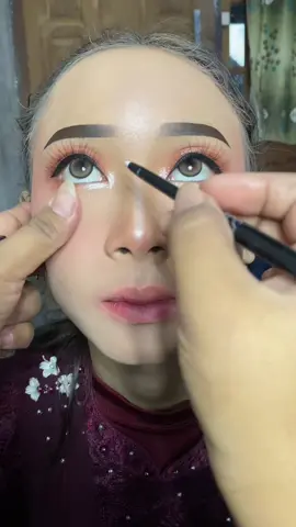 Eyeliner putih waterproof.. andalan MUA ini mahh 😍😍 #Eyeliner #eyelinerjustmiss #eyelinerputih #fyp #makeupwisuda #makeuptutorial #muapurwodadi #whitepencil #justmiss #eyelinertutorial 