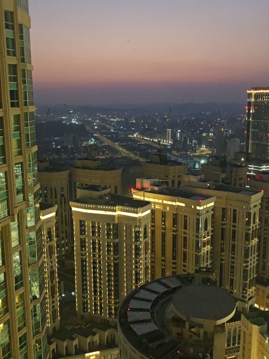 Hotel view just after Asr 💫 #pullmanzamzam #makkah #sunset #saudiarabia🇸🇦 #masjidalharam #hotelviews #traveltiktok 