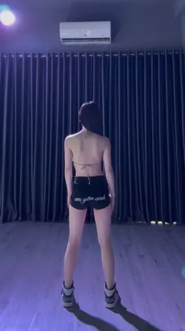 Giật giật tí =)))#fypシ゚ #dancebar #viral #viral #daynhay 