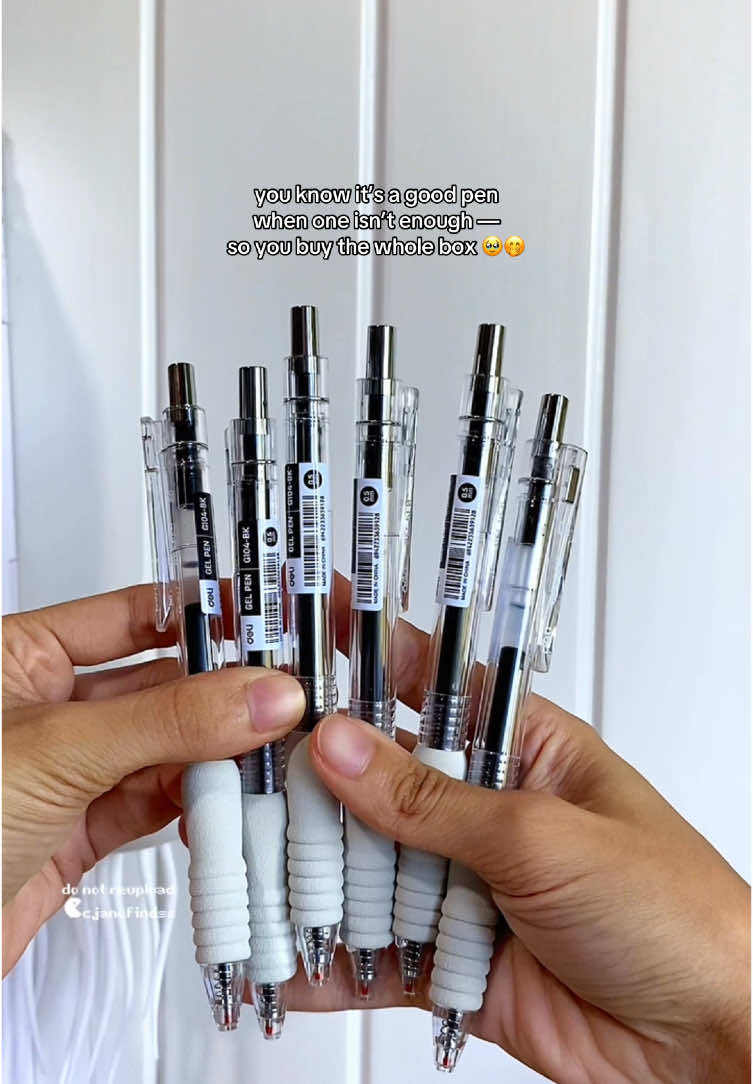One pen? Not enough. Box it is! 🤭 #deliphilippines #gelpen #quickdry #smudgeproof #delipen #schoolessentials #backtoschool 