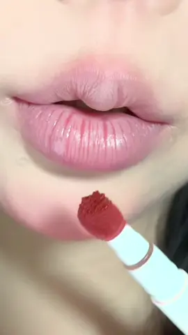 Selain applikatornya yang lucu dan useful, lip cushion dari judydoll ini punaya 10 shades yang cantik-cantik loh! Fix kamu wajib punya😚🫵🏻 