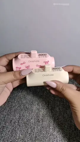 worry no more! bestie, hindi ka na malolowbat habang nasa galaan ka with this mini powerbank from @orasharelifestyleph 💗🌸✨ ganda ng pink and rock white color, pwede sa ios and android. #orashare #orasharepowerbank #powerbank #minipowerbank #capsulepowerbank #fastcharging 