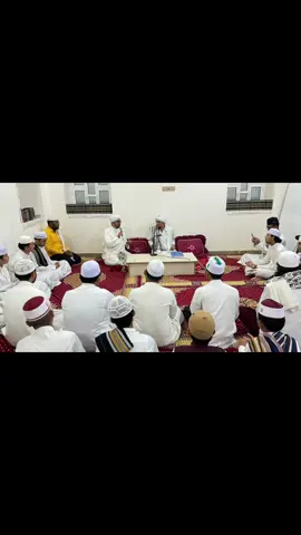 زيارة الحبيب العلامة كاضم السقاف لمعهد ضياء المعرفة واليقين بتريم اهلا وسهلا بك يا حبيب 