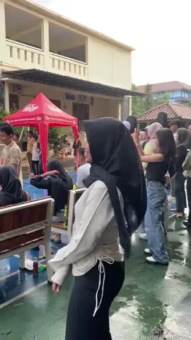 kemeramen introvert 😭😭 #fyp #beranda #juara #tari 