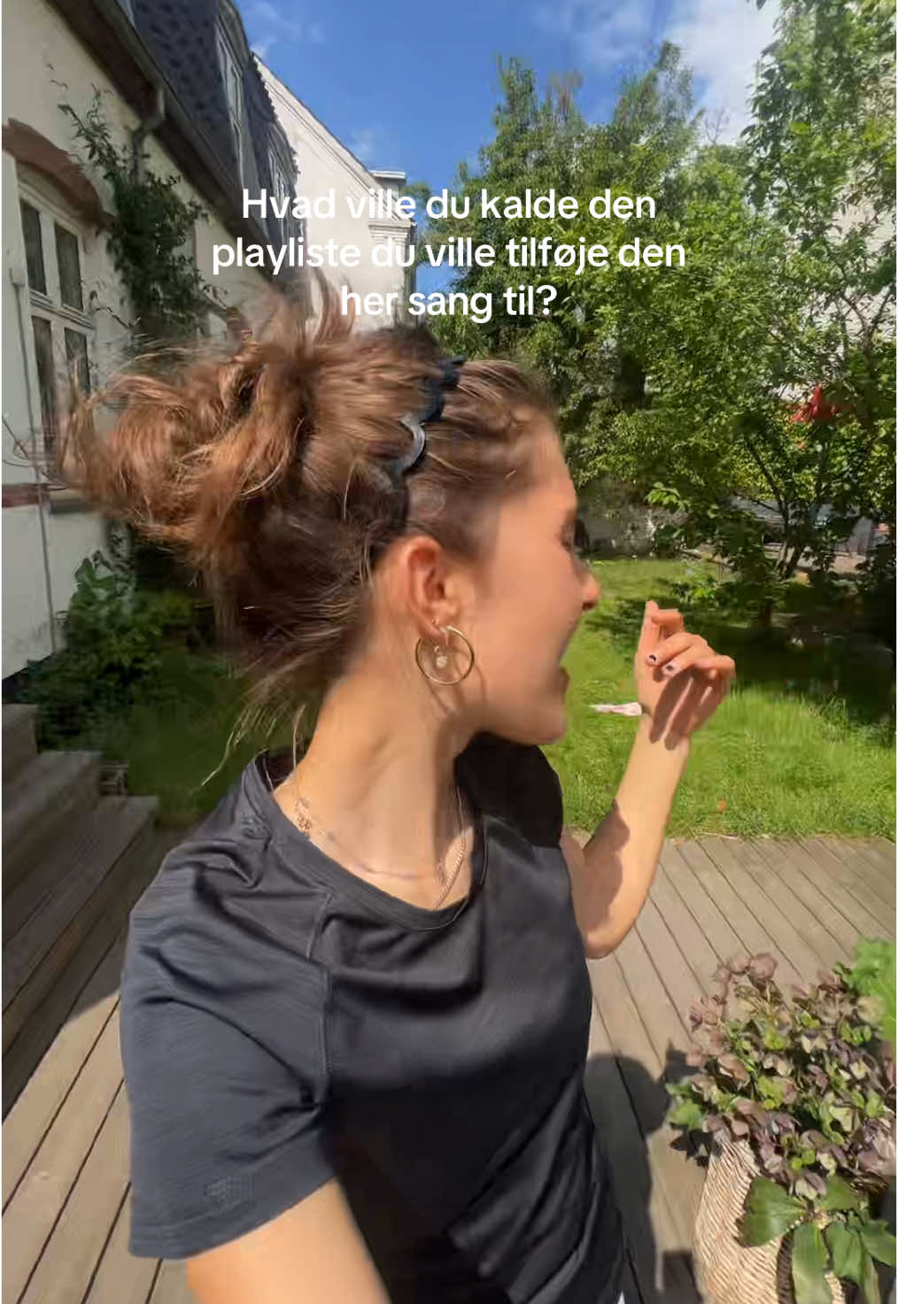 Lad mig se jer være super kreative i kommentaren 👀  #enestekarla #tiktokdanmark #upcomingartists #nymusik #KARLA #danskmusik 