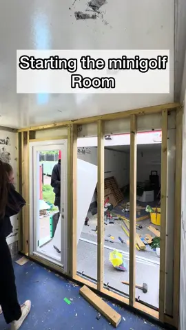 Walling our mini golf room! However now we concerned… is it gonna fit? #transformation #lorry #minigolf 