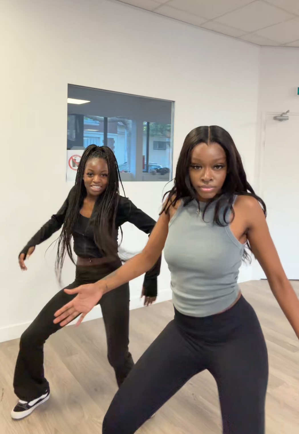 Juste on vibes @PELENDA~ 🫦 #congolaise🇨🇩 #fyp #pourtoii #dancers #danse #fallyipupa001 