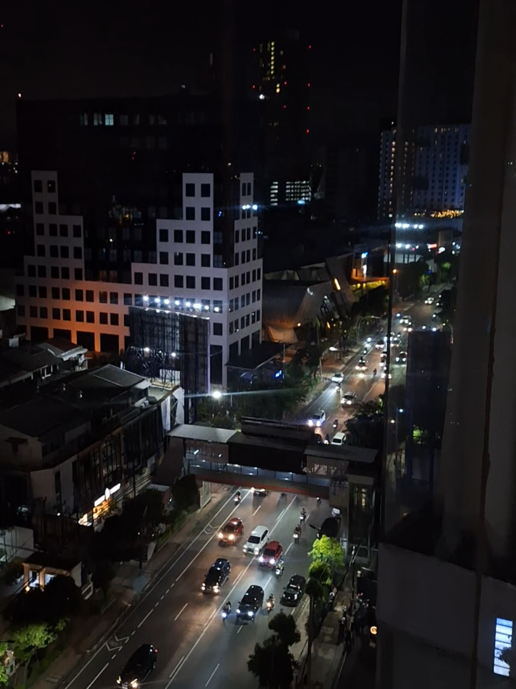 Surabaya indah banget ya 🥹 #citylightsurabaya#vibes#citylights#surabayahitz#hotelsurabaya#rekomendasihotelsurabaya#midtown#fyp#HealingJourney 