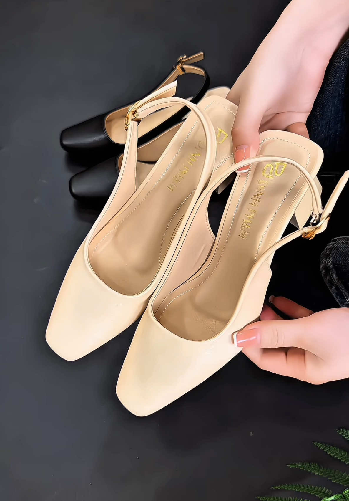 Giày sục quai hậu nữ xinh giày chất đẹp mang êm chân #giaynuxinh #giaysucnu#giayquaihaunu #giaysucnu#giayquaihaudep #giaysucxinh#giaymuivuong #giaysucquaihaunuxinh  #giaysuccao5cm 