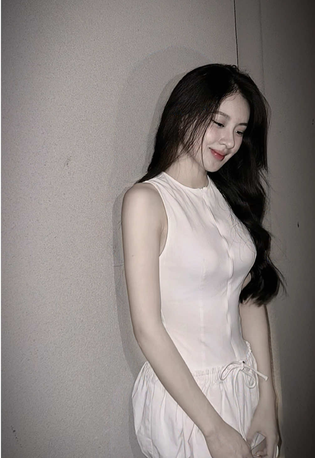 đừng nhìn em lâu ….