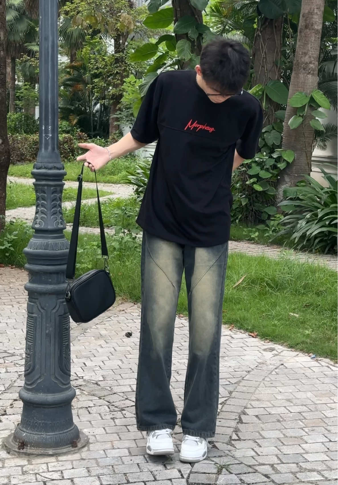 nhìn nó vintage mà nó xịn xò vô cubgf thì chỉ có thể là e quần jean loe này thôi #minklam #xuhướng #trending #viral_video #thoitrang #fashiontiktok #quanjean 