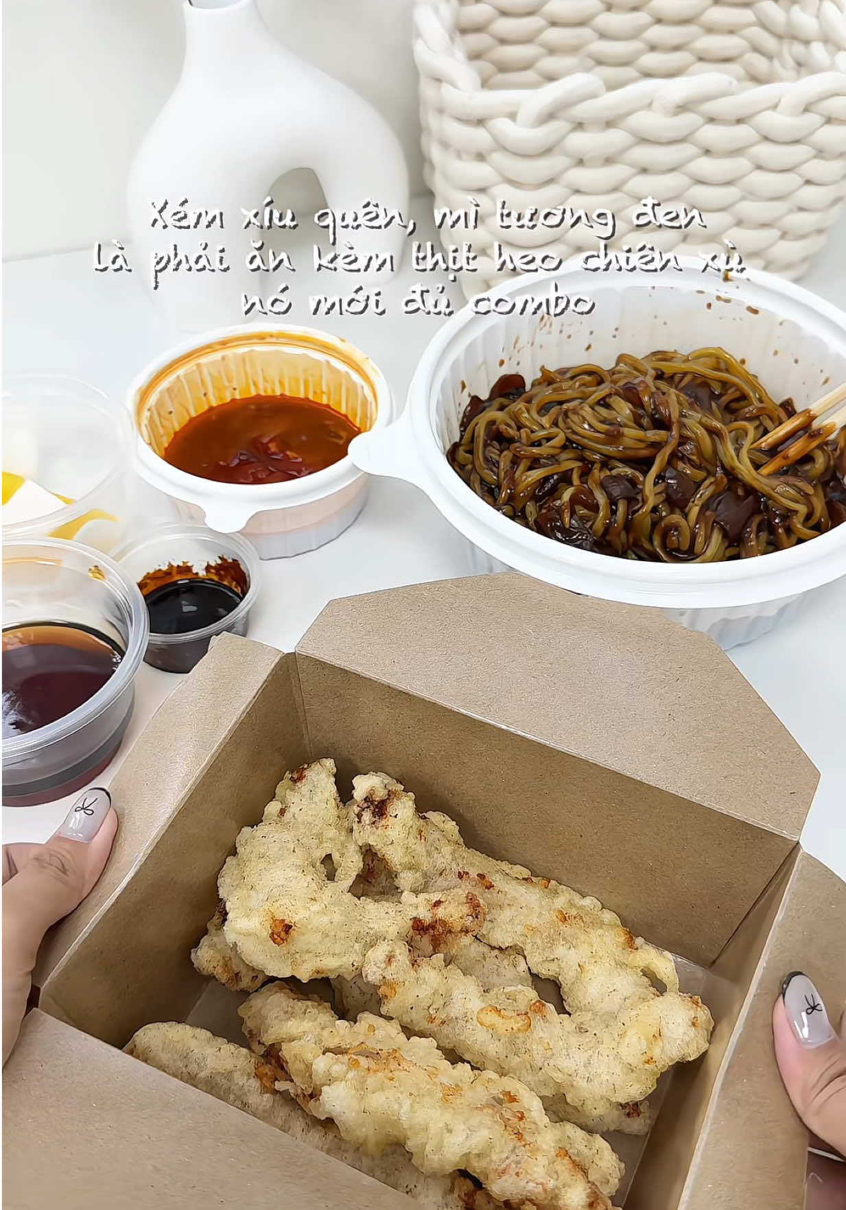 Chiếc video này sẽ đến với mấy bà vào lúc 10, 11, 12h hay có thể 1, 2, 3h sáng gì đó nhooo 🍜 #byhgaanh #hgaanhso2 #mukbang #mituongden #thitheochienxu #food #truyenthuyetchampong #koreanfood #viral #fypシ゚ #fyp 