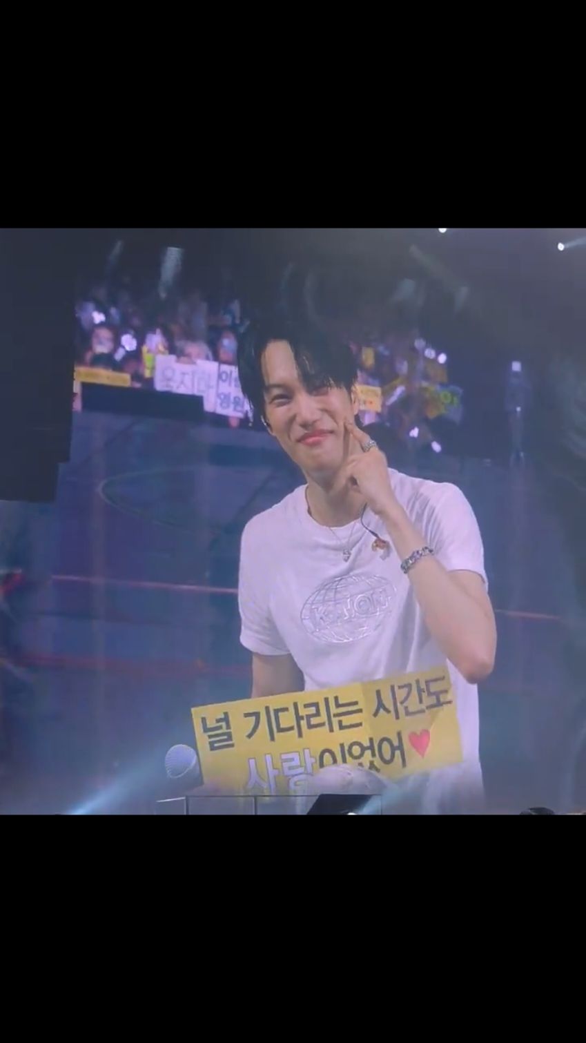 Jongin got emotional after hearing the 