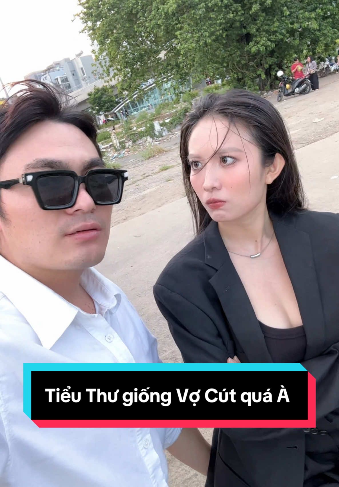 Vợ Chồng Vệ Sĩ Cút #tranthanhchuong #chuongngo #funnyvideos #vesi #trendvesitieuthu #hoathaohikari @Hoa Thảo Hikari 