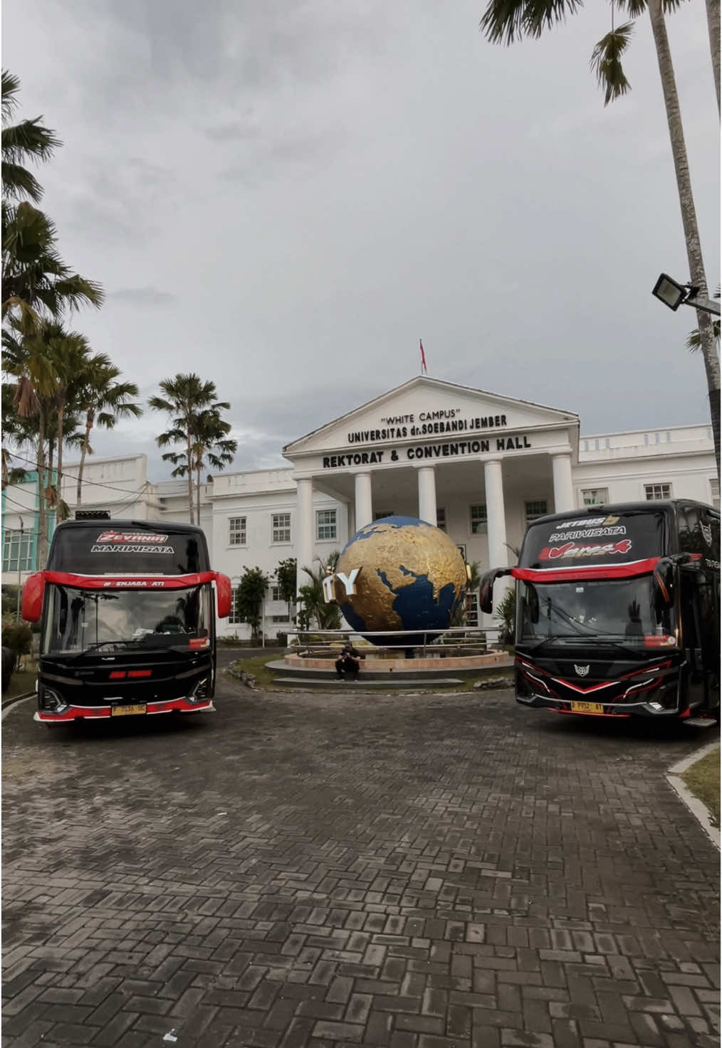 Kolaborasi & sinergi 😎 #pariwisata #pesonaindonesia #wonderfulindonesia #indonesia #wisata #liburan #jalanjalan #buspariwisata #pariwisataindonesia #wisataindonesia #jetbus5 #inds88trans #pesonaraia #sewabuspariwisata #rentalmobil #busmaniacommunity #exploreindonesia #sewabus #sewaelf #bandung #busmania #jogja #holiday #visitindonesia #bus #videobus #adiputro #4u @IND'S 88 TRANS @agbtrans @official_zevania 