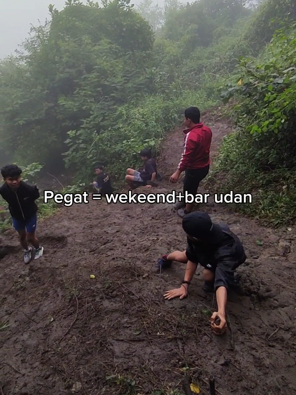 Ngluku dalan😭 #gunungpegat #puncakpegat #pendaki #pendakigunung #masukberanda #fypage #xybca 