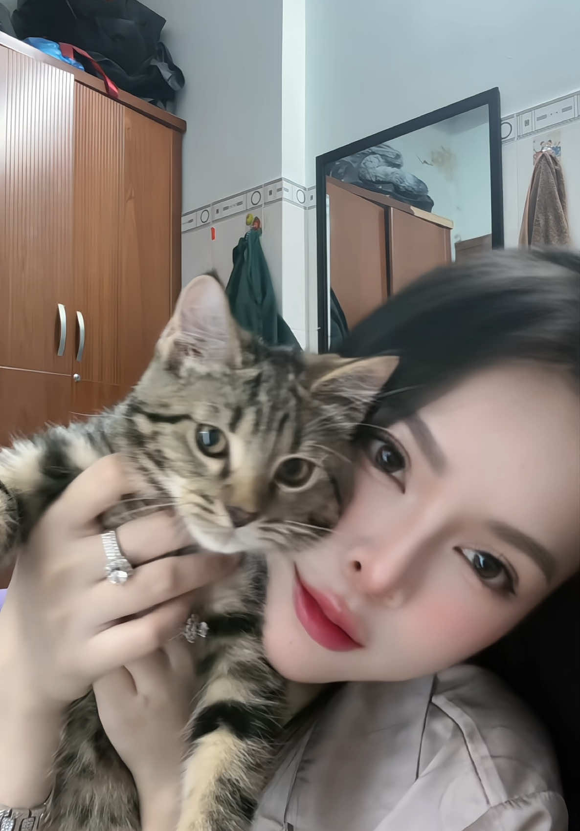 Đồ đáng ghetttt 😙😙😙😙 không chịu hợp tác 