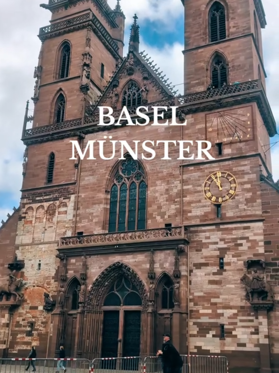 Basel Münster is something else 🇨🇭 @Basel #Basel #switzerland #traveltiktok #travel #travelguide #cathedral #fyp