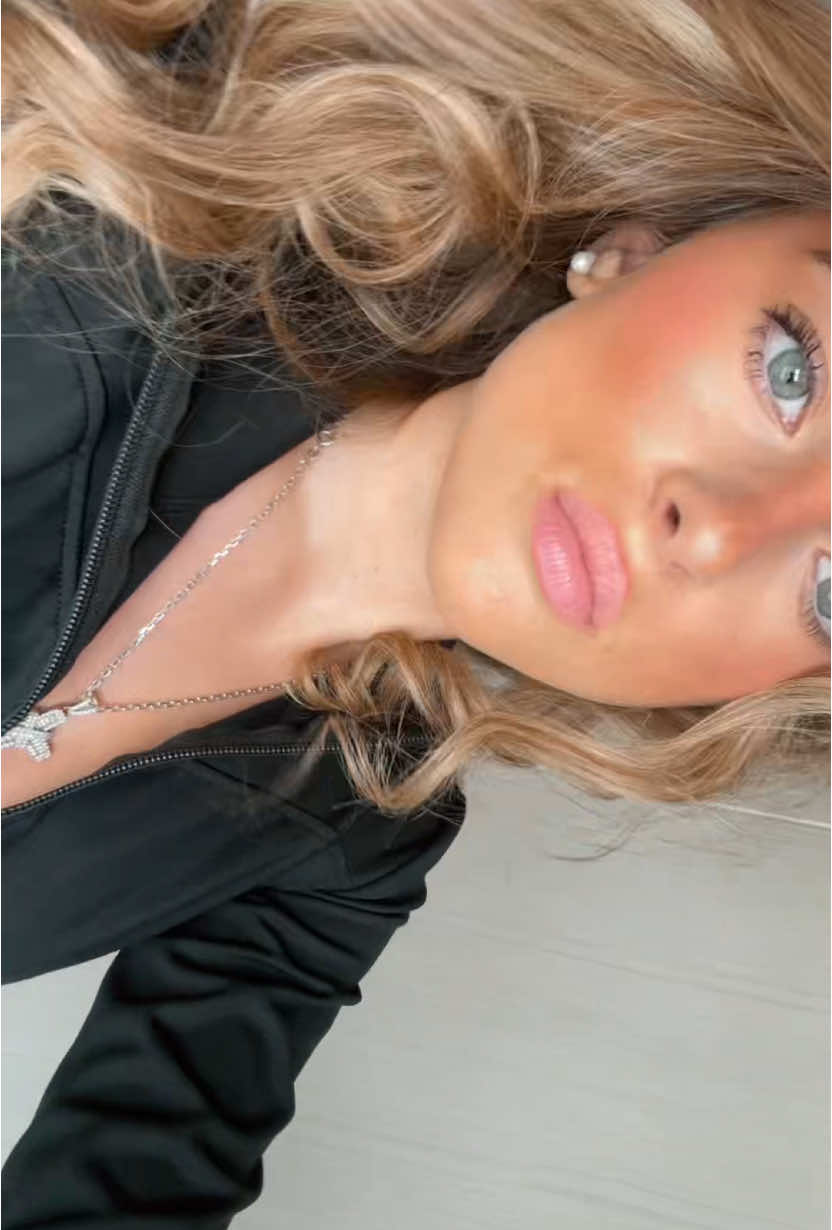 can we egnore my draw and messy desk !