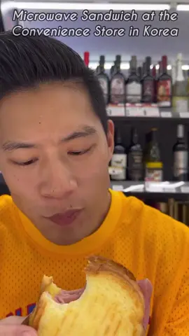 Eating a Microwave Ham & Cheese Sandwich at the Convenience Store in Korea #hungryfam #koreanfood #eatwithme #conveniencestore #conveniencestorefood #streetfood #asianfood