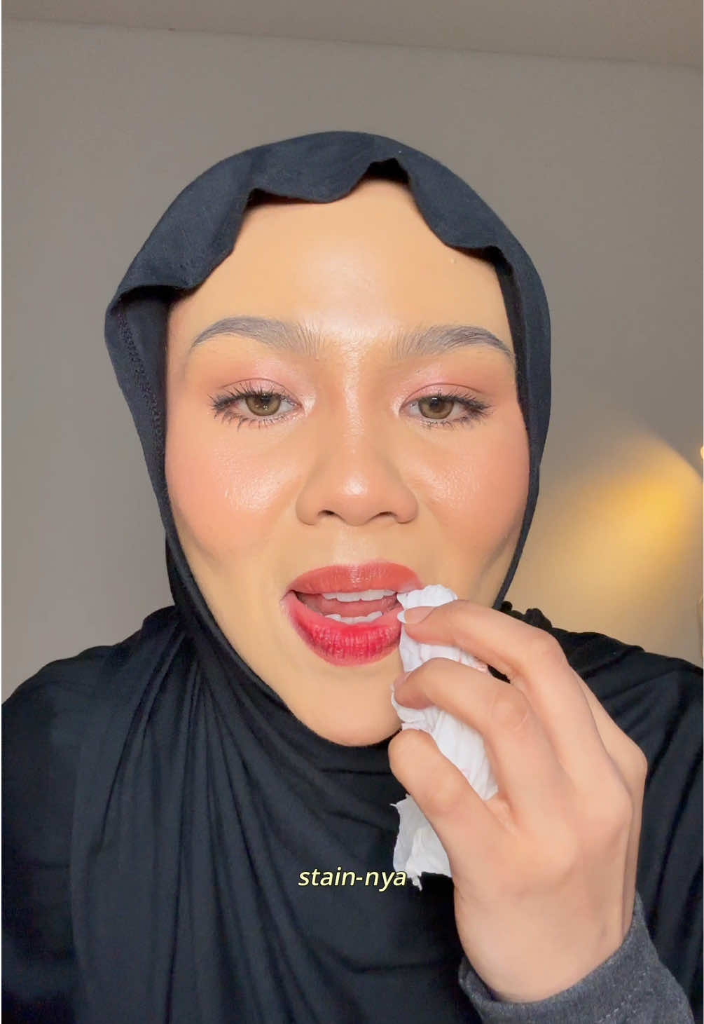 BUSEEET STAIN NYA😭😭 #makeup #lipstain #lipstick 