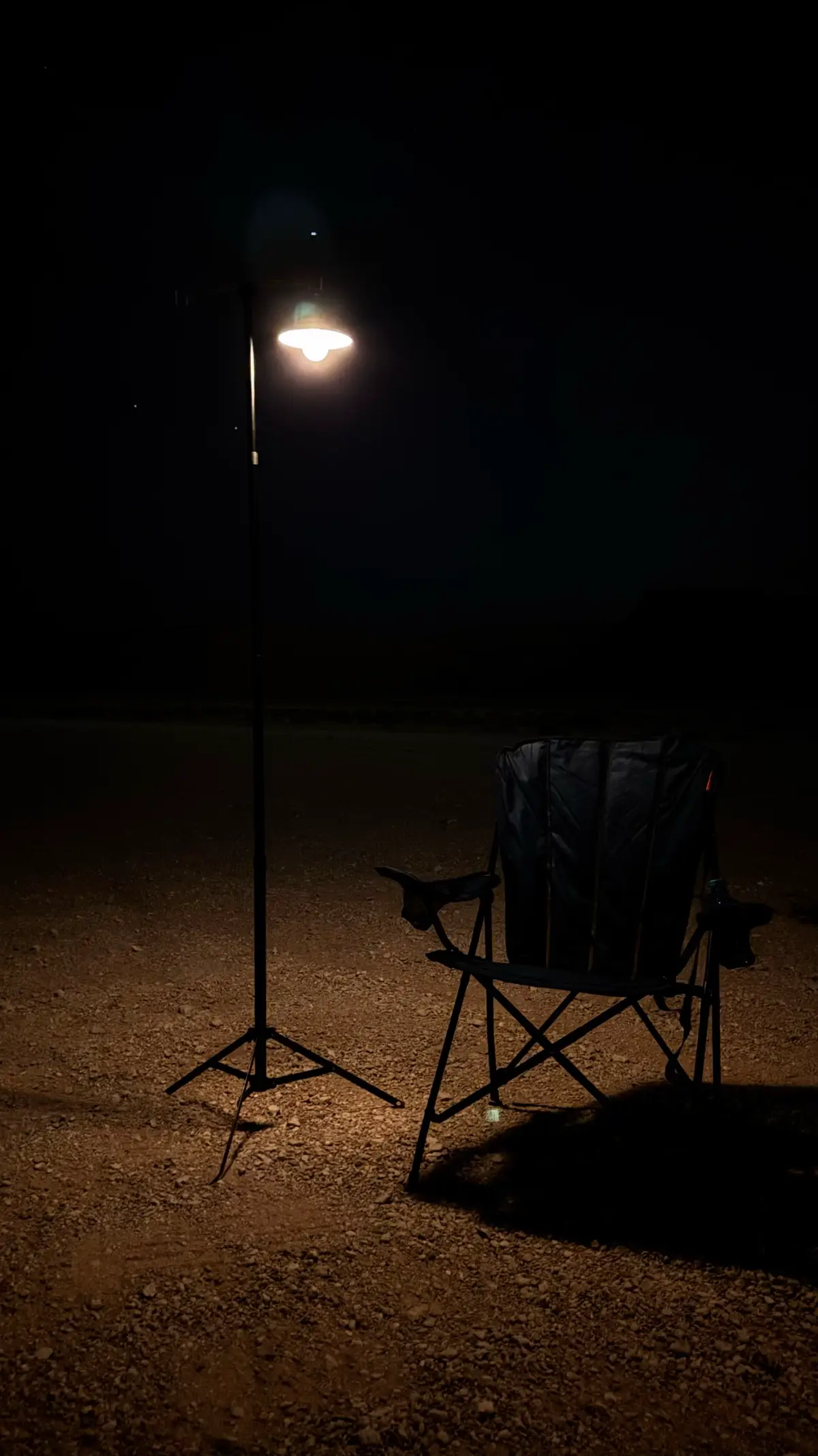 هواجيسي الليله هواجيس خاطي عود جفاه المكان وضايق من هل القطنه ولا مثل راعي ماخض من خيار الذود ولا عاد يبغي عقبها كون ذا البطنه اسولف وأقول ان الليالي سهود مهود وانا الهم في قلب العنا ماخذ وطنه صبرنا وطول صبرنا والهموم تزود ولا عاد به واهس ولا عاد به عطنه