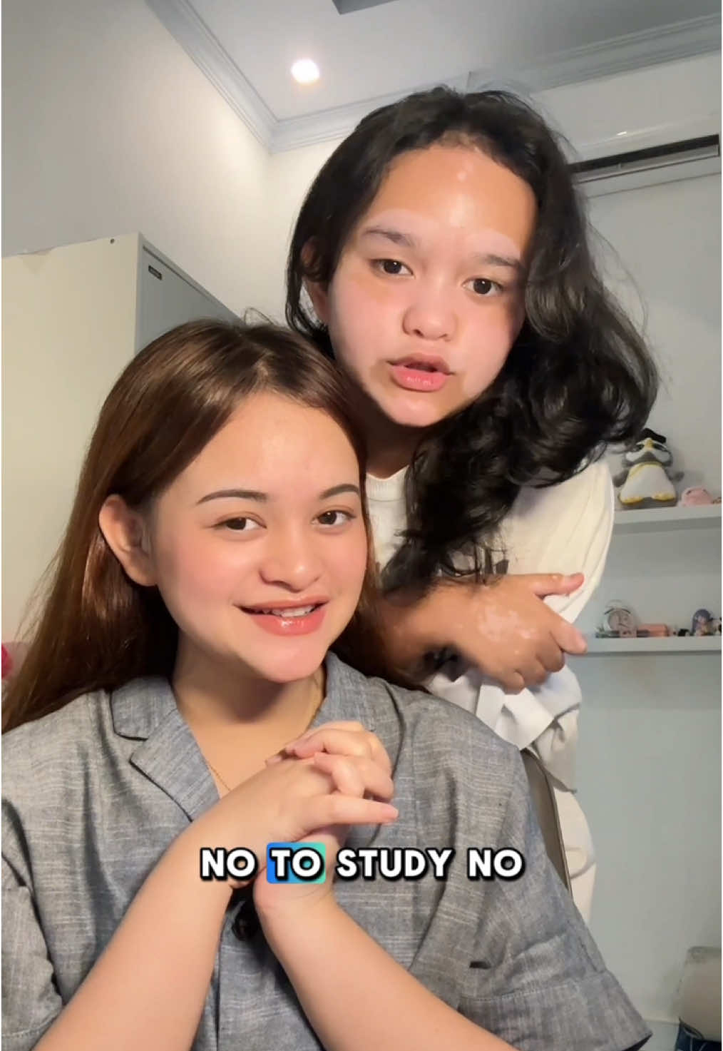 New class alert‼️  English x korean class is Here 🇰🇷 Kita mulai dari yg simple-simple, belajar bareng yuk disinii!😋 Now…. what if kita berangkat bareng ke Korea darling? yes bareng akuuu! Kita melokal bareng ke kampung halaman bias-bias tersayang dan bawain Jungkook buat adik aku 🤭 *eh It’s totally free, cuma ada di SejutaCita Future Leaders Chapter 10: Korea 🇰🇷 Daftar di siniii 👇🏻 🌸 dealls.com/sfl-zelyn 🌸 dealls.com/sfl-zelyn ⭐ 𝗞𝗲𝗴𝗶𝗮𝘁𝗮𝗻 𝗱𝗶 𝗞𝗼𝗿𝗲𝗮 ⭐ 🏫 Educational Tour ke Seoul National University (SNU), Korea University & Yonsei University 🎡 Eksplorasi Gyeongbokgung Palace, National Folk Museum, & 8+ destinasi lainnya 👥 Exclusive workshop dengan PhD Student dari SNU
️🪩 Experience K-Pop Top’s Agency ke SM Entertainment ⭐ 𝗕𝗲𝗻𝗲𝗳𝗶𝘁 𝘆𝗮𝗻𝗴 𝗸𝗮𝗺𝘂 𝗱𝗮𝗽𝗮𝘁𝗸𝗮𝗻 ⭐ ✈️ 100% dibayarin: International Leadership Trip 6H5M ke Korea Selatan 🎓 Beasiswa Pendidikan Sampai Lulus Hingga Rp15Jt/Semester/Orang 🏟️ Campus Tour ke SNU, Korea University & Yonsei University 💪 5x Leadership Challenges 🎯 4x Training & Team Building 🧑‍💻 2x Mentoring with Harvard Alumni 🤝 Networking bersama anak muda berbakat se-Indonesia 🌍 Local Heritage Exploration 📜 Sertifikat Internasional (dual bahasa) 🎁 Exclusive Merchandise See u in Seoul darling <3 @SejutaCita | Kuliah & Karier  #kpop #korea #britishclass #fyp