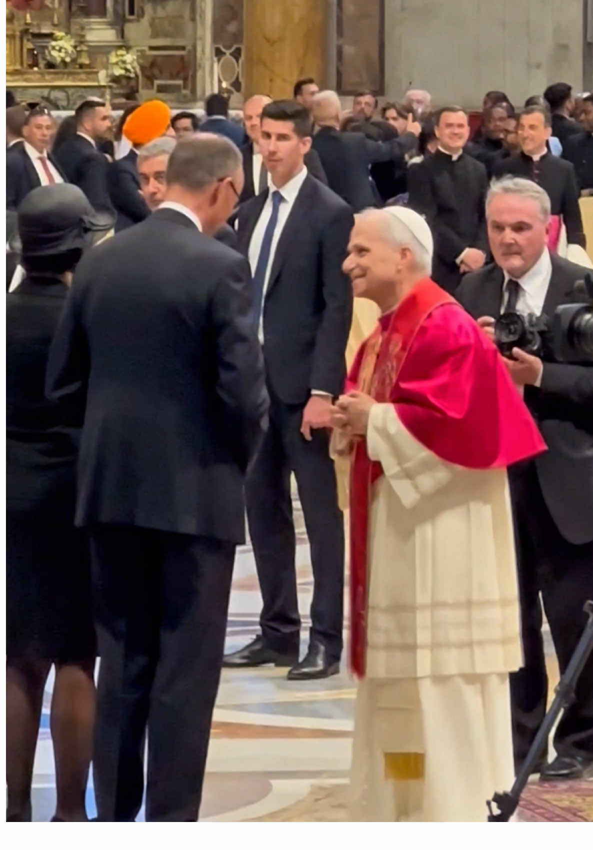 Amtseinführung von Papst Leo XIV. - ein erhebender Augenblick. #Bundeskanzler #FriedrichMerz #Pope 