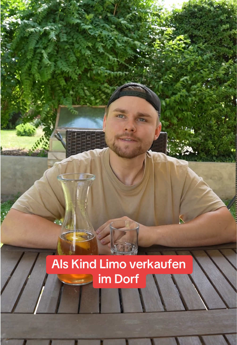 Als Kind Limo verkaufen im Dorf vs in der Stadt 😂 #nikolaj #dorfleben #dorfvsstadt #limonade #limo #stadt 