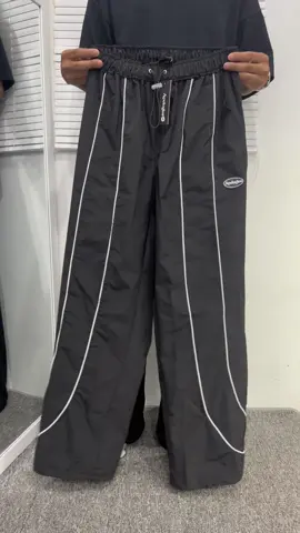 Beli sebelum kehabisan #outfitideas #baggypants #celanaparasut #fashiontiktok #racuntiktok 