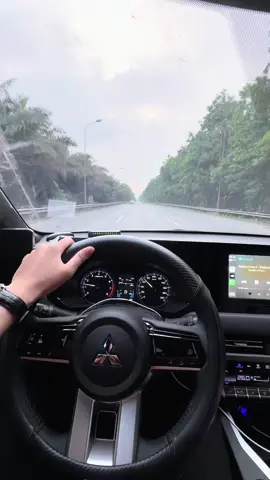 Khi trời tạnh mưa, cây dù trở thành gánh nặng...! #xuhuong #thinhhanh #foryou #music #car #viral 