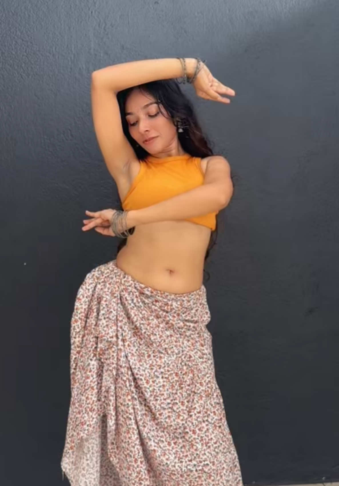 Besos🧡 Dc: @PiyushShazia luv this  choreo🙈💞💥 ##besos##jacquelinefernandez##shreyaghoshal##bollywood##bollywooddance##india##newtrend##fyp##fypシ##foryou##foryoupage##tiktok##viral##trending##tiktokindia##bollywoodsong##chanodya_ganegoda