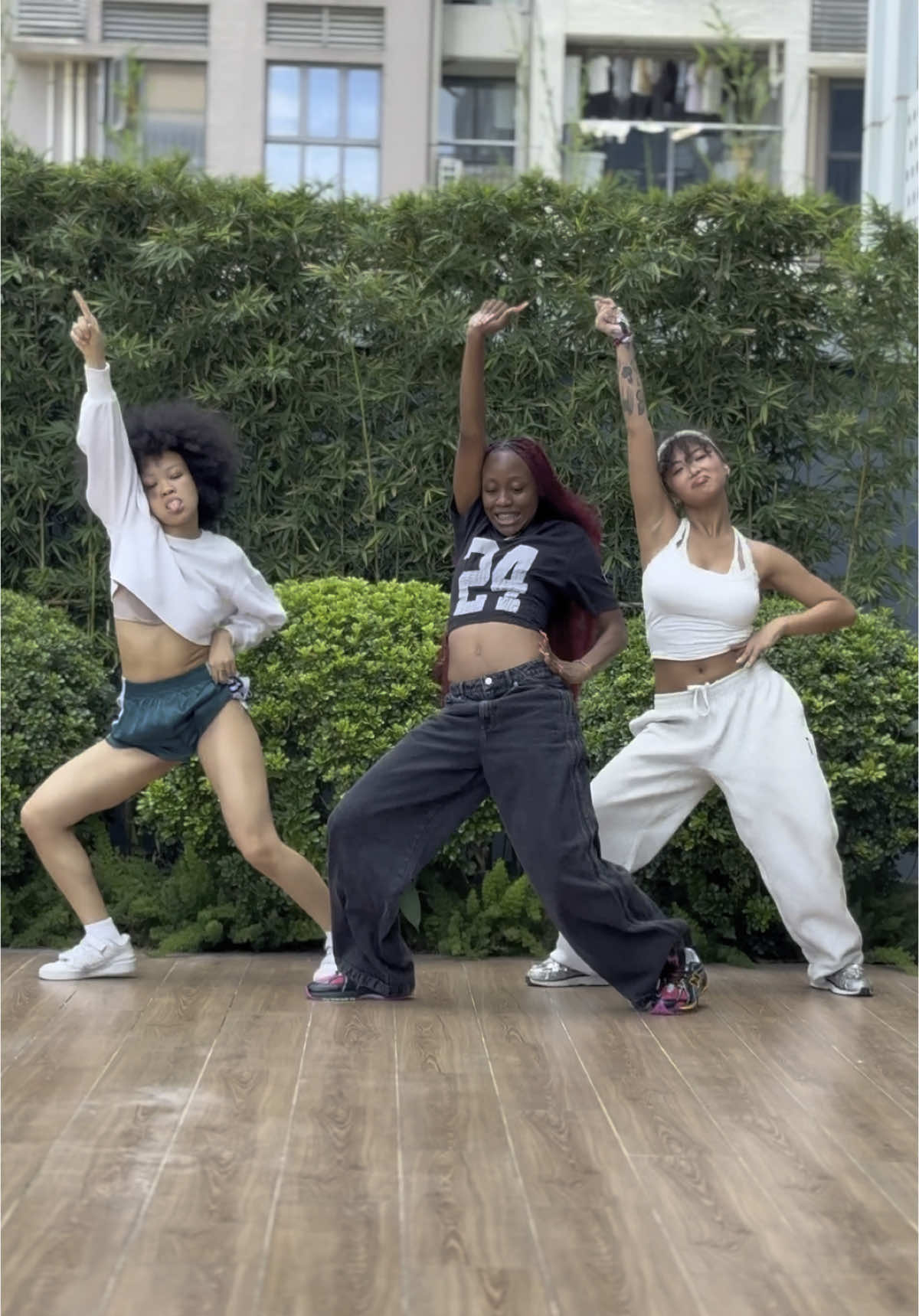 KPUU KPAA IN CHINA 🇨🇳.  Shenzhen came with the heat 😮‍💨. These wonderful ladies brought life to this choreography 🥺❤️.  Dc: @Lisa Quama ,@aaliyah🤍 and ME.  🎶: @Shatta wale - KPUU KPAA  #sheisrichael #_richael1 