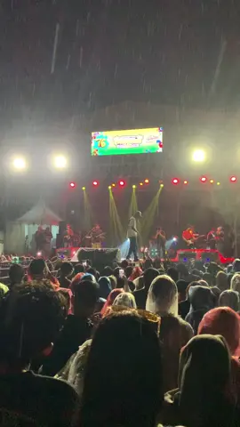 Menang sing udan-udan bareng ta mas tetep’e?😁🤭#kudus #kudus24jam #terpafest2025 #konsermusic #aftershine #aftershineofficial #kalah #fyp #lewatberandafypシ #jowostory #kuduspride  @AFTERSHINE OFFICIAL  @Mas HS 