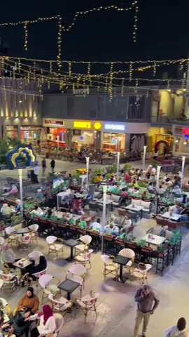 #creatorsearchinsights Watching football games with friends #havingagoodtime  #cafe #courtyardmaadi