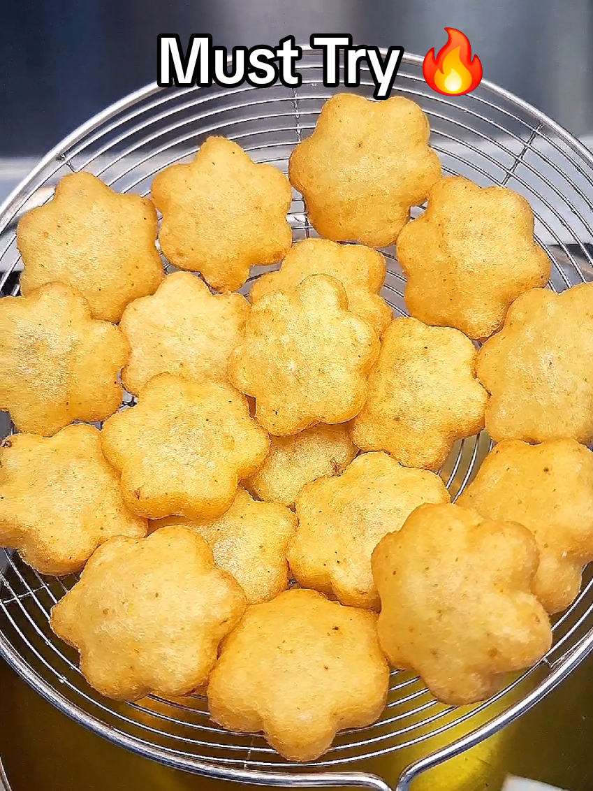Crispy potato snack recipe You need to try 😋🤤 #crispy #potatosnack #snackrecipe #EasyRecipe #tiktokrecipe #crunchyfood #quickrecipe #homemadesnack #viralrecipe #potatolovers #khanapakanadillseey crispy potato snack, easy potato recipe, crunchy snack idea, quick potato snack, homemade snack, tiktok potato recipe, easy evening snack, potato fingers recipe, viral snack recipe, crunchy potato treat