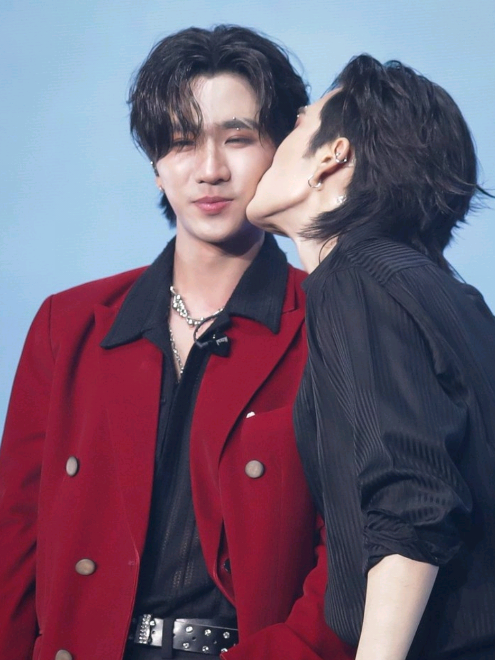 OMG KISSSSSSS Áaaaaaaaaaaaa...... #perthsanta #perthtanapon #Santapp #santapongsapak #LOLFanFest2025D2 #viral 