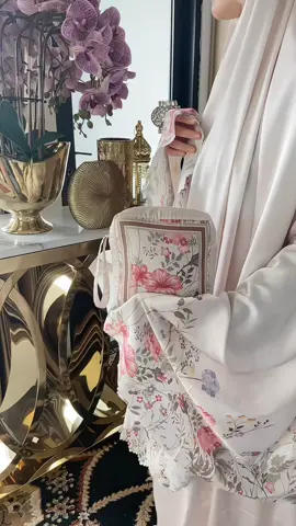 Istiqomah with Balqis Series🤍 #mukenasilkypremium #mukenahcantik #xyzbca #fypシ゚viral #armanisilkpremium #mukenaseserahan #fypシ 