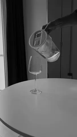 Художественный фильм «Жажда» #слоумо #slowmotion #slowmotionvideo #slowmocrash #бокал #разбитыйбокал #glassbreaking #бокалвслоумо #slowmobeauty #визуальнаяпоэзия #артхаус #арткадр #кадркаккино #кинокадыр #фильмЖажда #жажда #режиссуражизни #эстетикаразрушения #визуальныйнарратив #brokenbeauty #minimalismdrama #режиссёрскийвзгляд #slowmotionart #моментвремени #водаивремя #кадрдлясмысла 