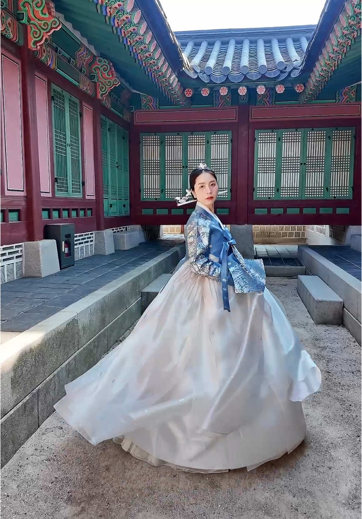 Hanbok Lina updates its collection every month — with carefully selected designs and premium fabrics. New styles, new colors — which one would you choose this time? #hanboklina #한복 #경복궁 #hanbokkorea #hanbok 