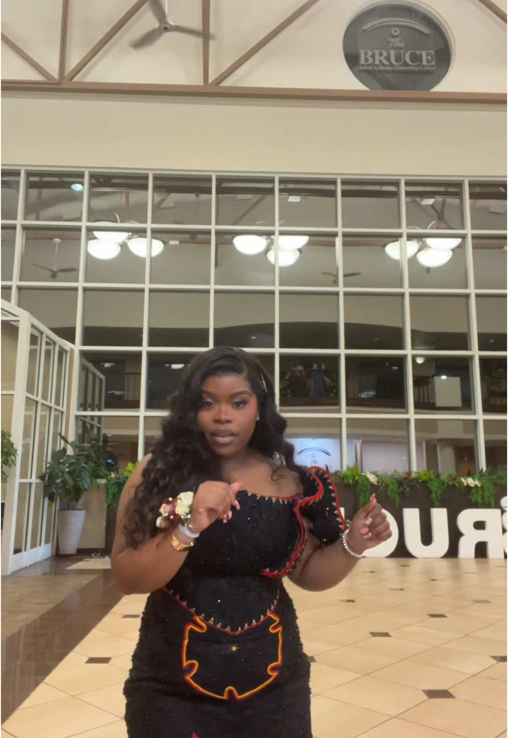 🇨🇲🇨🇲 to the world!!  Dress by : @Sarah Manji  #prom2025✨ #cameroonpromdresss #🇨🇲 #foryourpage #cameroontransition 