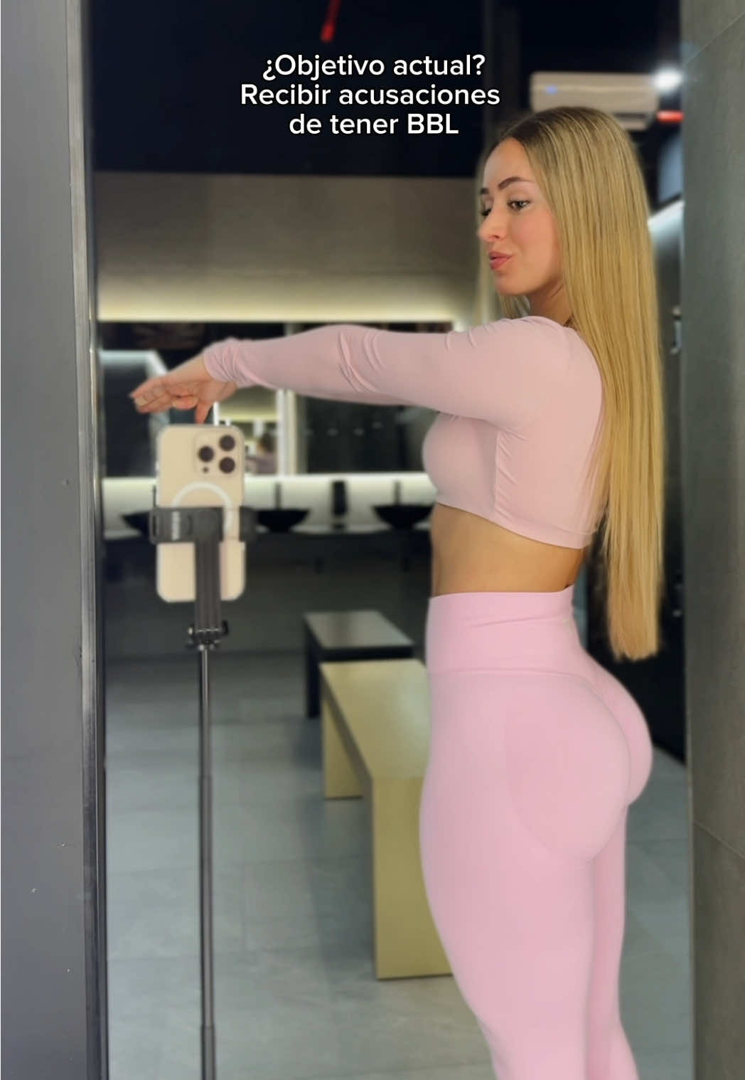 El mejor cumplido🤭 IG:@susiiigs #gymmotivation #gymgirl #bodybuilding #bodygoal #FitnessFemenino #entrenadoraonline #fitnessespaña #GluteosReales #legday #glutesworkout 