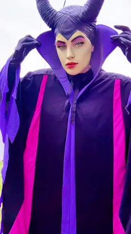😛 #foryoupage #foryou #fyp #disney #disneycosplay #cosplay #villiancosplay #maleficent #maleficentcosplay #sleepingbeauty #maleficentdisney 