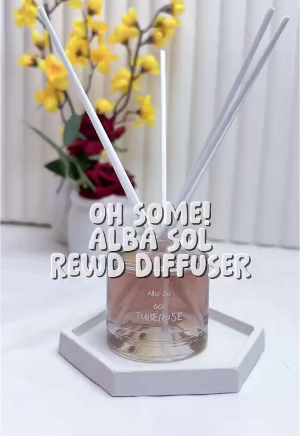 oh some Alba sol reed difusser varian tuberose calmingnya nyebar bikin suasana tenang dan nyaman. alternatif atomaterapi yg bikin ruangan jadi lebih hidup dan berenergi positif, kayanya hrs coba varian lain hihi sefruit tips : kalau mau awet sticknya kasi 2 aja hehehe #aromatherapy #reeddiffuser #ohsome #kkv #rekomendasidiffuser #fyp #pengharumruangan 