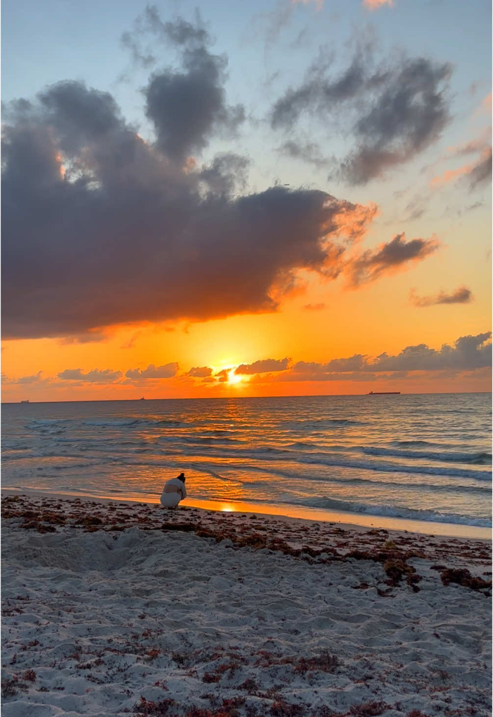 Saw a girl sitting all alone on the beach this morning. Couldn’t help but feel for her. Hope her heart is okay. 🥺❤️‍🩹 #beachlife #fyp #sunrise #morningroutine #goodvibes #healingtiktok #HealingJourney #healing 